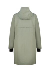 Parka étanche vert clair avec capuche, manches longues, poignets noirs et une coupe droite. Le dos présente une couture horizontale pour une meilleure structure.