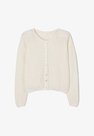 Cardigan en maille douce de couleur crème avec manches longues et sept boutons à l'avant, doté d'un col rond, de poignets et d'un ourlet côtelés.