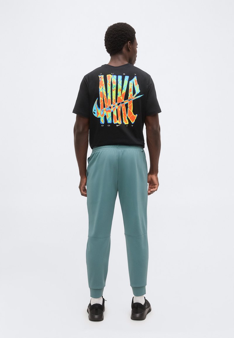 Nike Performance FLEX JOGGER - Teplákové kalhoty - mineral slate/black
