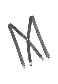 Justerbara grå tyghängslen med metallklämmor och slidrar liggande platt på en vit bakgrund.