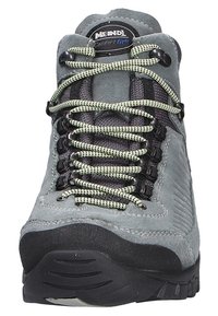 Graue Wildleder-Wanderstiefel mit schwarzen Akzenten, einer strukturierten Oberfläche und grünen gemusterten Schnürsenkeln. Entworfen für Komfort mit einer robusten Gummisohle.