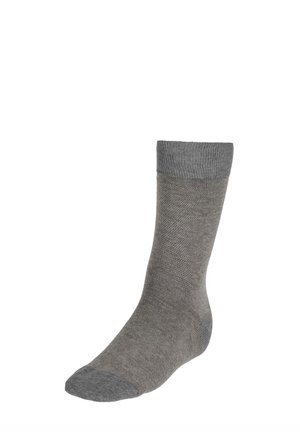 Graue gestrickte Socken mit einem gerippten Bündchen, das eine strukturierte Oberfläche und ein einfarbiges Design aufweist, geeignet für legere oder formelle Anlässe.