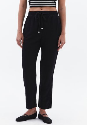 OXXO HOHER TAILLE MIT KAROTTENFORM - Broek - black