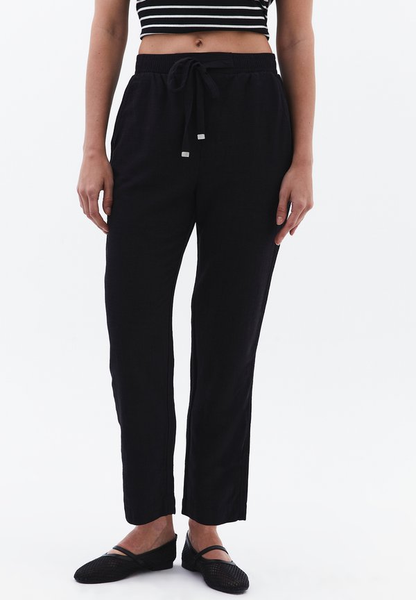 HOHER TAILLE MIT KAROTTENFORM - Stoffhose