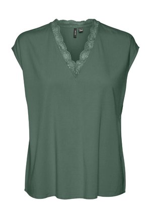 Tamsiai žalia be rankovių palaidinė su V formos iškirpte, puošta banguotu nėrinių apvadu, laisvo silueto ir minkštos medžiagos.