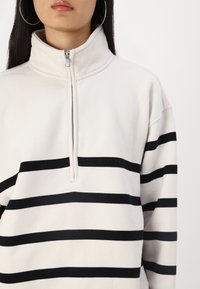 Abercrombie & Fitch VINTAGE SUNDAY  - Sportinis megztinis - white