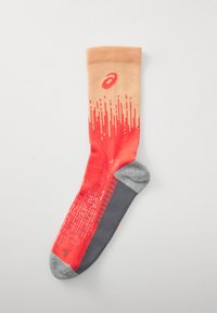PERFORMANCE RUN CREW SOCK UNISEX - Sportinės kojinės - coral reef/mojave