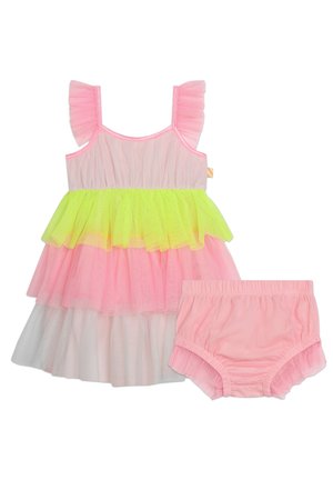 Robe en tulle superposée avec des volants roses, jaunes et blancs, dotée d'un corsage rose et de shorts assortis. Comprend des bretelles à volants.