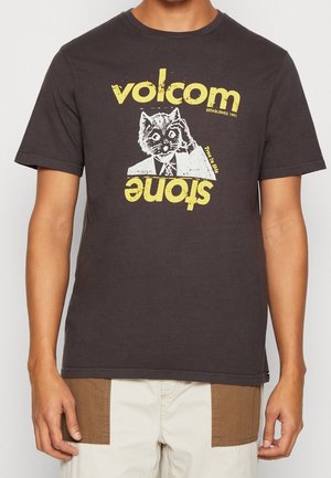 Czarny bawełniany T-shirt z nadrukiem przedstawiającym szopa w garniturze oraz tekstem "volcom" i "stone" w kolorze żółtym. Okrągły dekolt, krótkie rękawy.