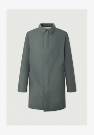 Cappotto grigio di media lunghezza con colletto strutturato, silhouette dritta e senza chiusure visibili, caratterizzato da tasche laterali e una texture liscia.