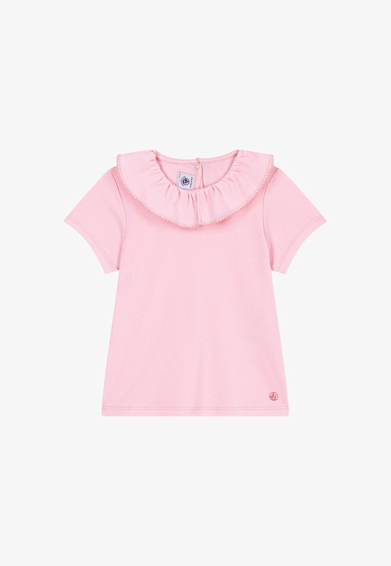 T-shirt rosa a maniche corte con colletto arricciato, texture liscia, scollo rotondo e piccolo logo sull'orlo inferiore. Chiusura con bottoni sul retro.