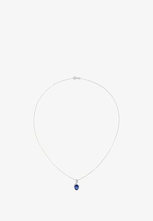 Sudraba kaklarota ar plānu ķēdi un asaru formas zilu dārgakmens piekariņu, kas ir ar gludu virsmu un vienkāršu cilpas aizdari.