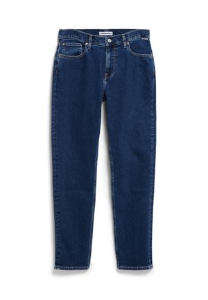 Jeans in denim di un blu scuro con una linea dritta. Presentano cinque tasche, una chiusura con bottone e una leggera sfumatura lungo le cuciture.