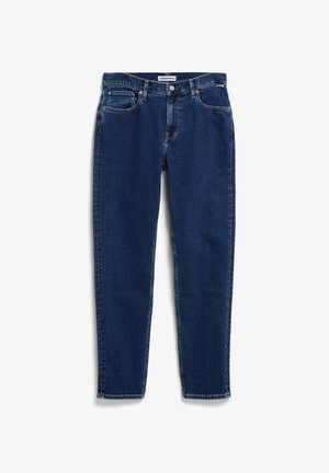 Jeans in denim di un blu scuro con una linea dritta. Presentano cinque tasche, una chiusura con bottone e una leggera sfumatura lungo le cuciture.