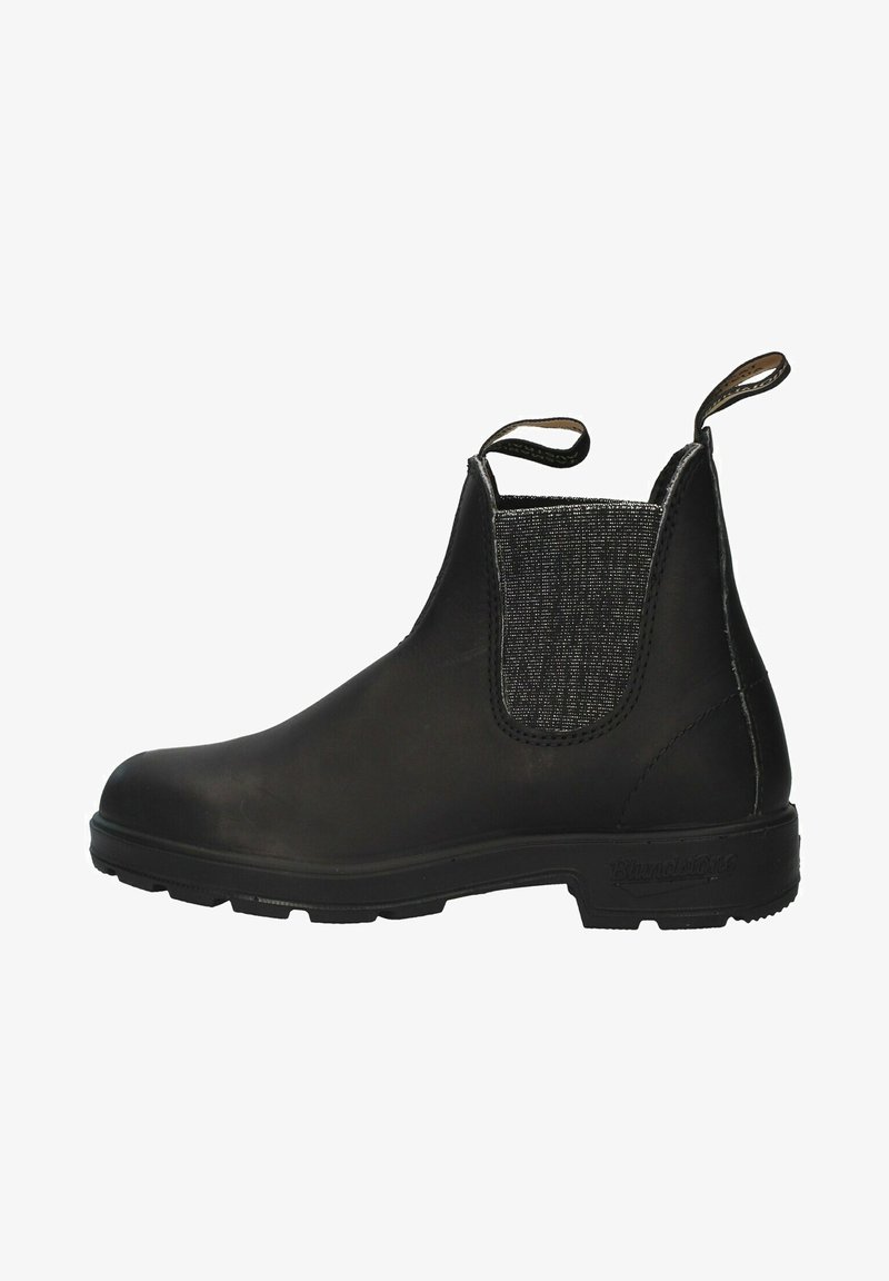 Stivaletto in pelle nera con pannelli laterali elastici, accenti in tessuto grigio testurizzato, linguette di estrazione e suola in gomma. Design classico del Chelsea boot.
