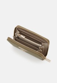 Guess LAUREL MEDIUM ZIP AROUND - Portemonnee - sage