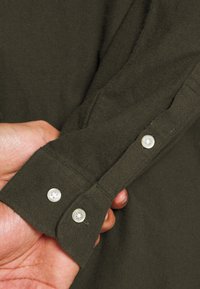 Only & Sons ONSLUCA LIFE SOLID SHIRT - Camisa - peat