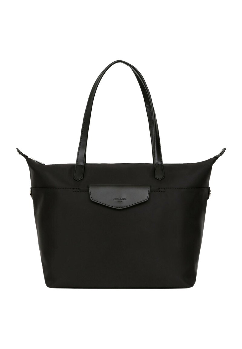 Zwarte tote bag gemaakt van glad nylon, met leren accenten en twee stevige handvatten. De afmetingen zijn ruim genoeg om essentials mee te nemen.