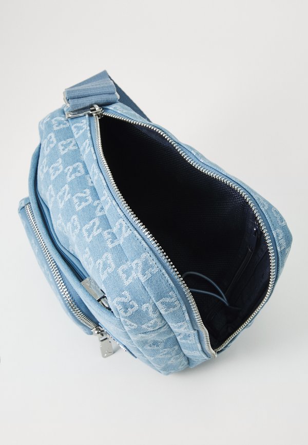 MONOGRAM SLING BAG  - Cross body bag - bleached denim3