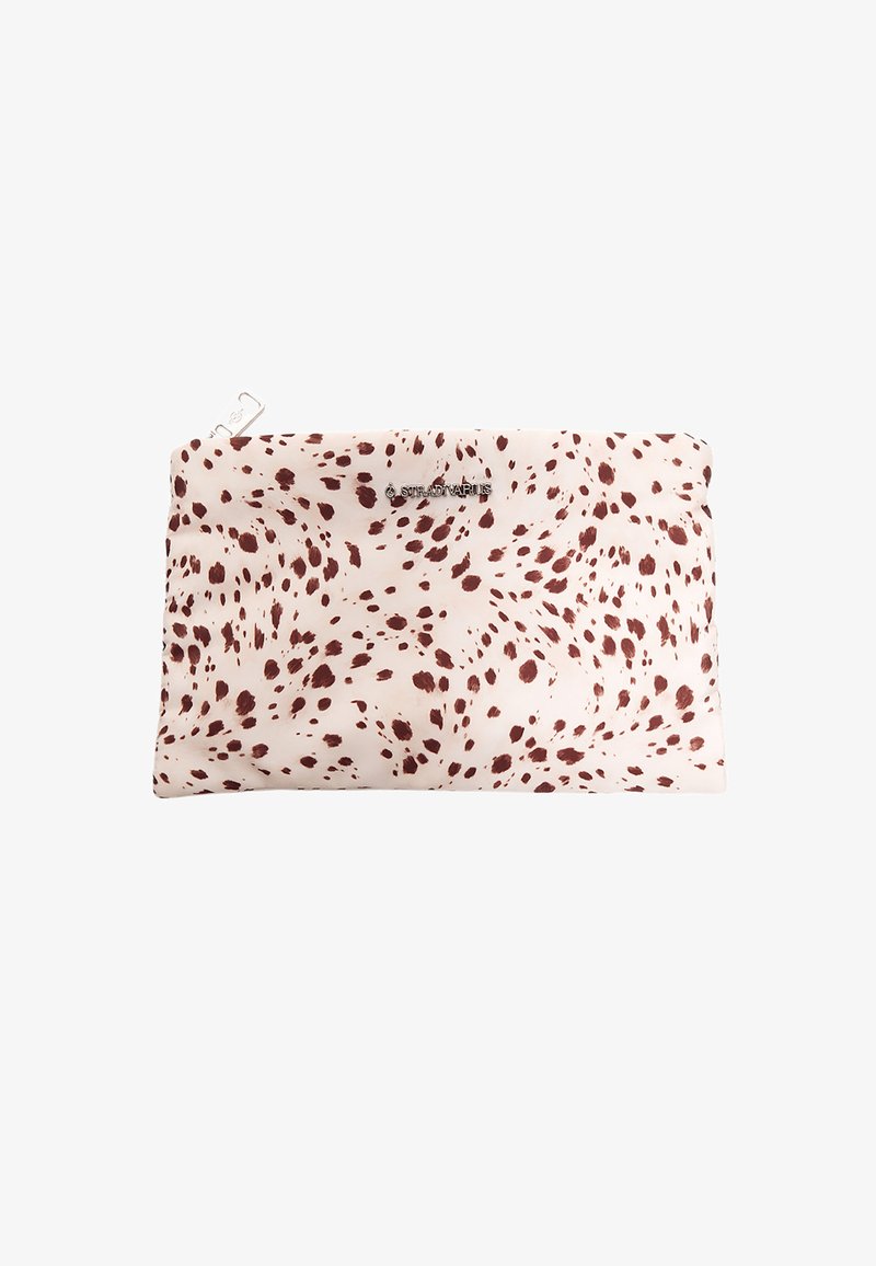 Suuri beigenvärinen suorakulmainen pussukka, jossa on tumma ruskea epäsäännöllinen laikku, vetoketjukiinnitys ja pieni metallilogo, jossa lukee "Stradivarius" etupuolella.