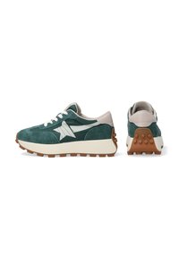 Grüne Wildledersneaker mit weißen Akzenten, Schnürverschluss, gepolstertem Schaft und brauner Gummi-Außensohle mit strukturiertem Grip.