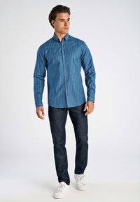 Lindbergh STRIPED   - Overhemd - dusty blue