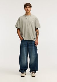 PULL&BEAR WITH LOGO - T-shirts print - dark green