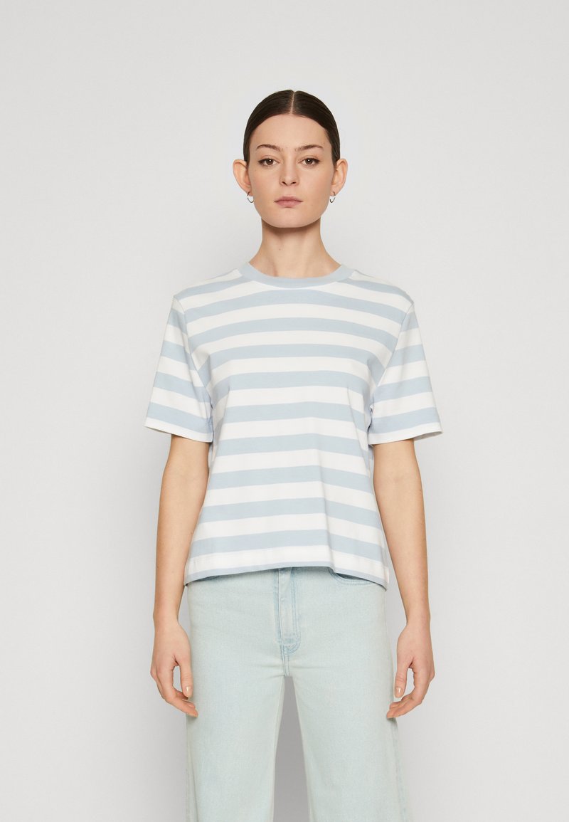 Selected Femme - SLFESSENTIAL STRIPED BOXY TEE - Camiseta estampada - light blue, Ampliar