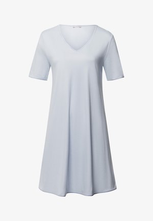 Lichtblauw katoenen jurkje met een V-hals, korte mouwen en een A-lijn silhouet. Zachte textuur met een gladde afwerking en geen zichtbare patronen.