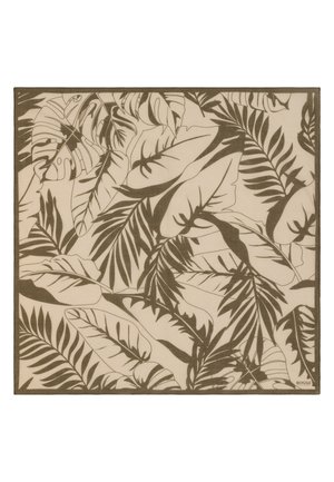 Beiges Stoffquadrat mit Muster aus dunkelgrünen tropischen Blättern, darunter Monstera- und Palmenblätter, mit dem "Boggi Milano"-Logo in der unteren rechten Ecke.