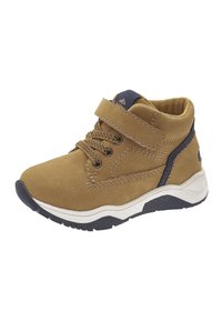 Stivaletto in suede marrone con cinturino in velcro, motivo testurizzato e accento blu navy. Suola in gomma spessa bianca e blu navy per una buona aderenza.