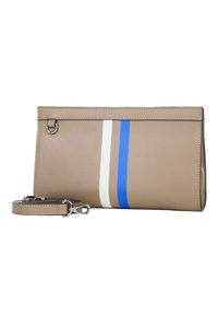 Beige läderkuvertväska med en slät textur, med blå och vita ränder. Inkluderar en avtagbar rem och metalldetaljer.