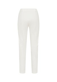 Pantalons blancs ajustés à coupe droite, présentant une texture lisse, une taille élastique et sans poches ni embellissements visibles.