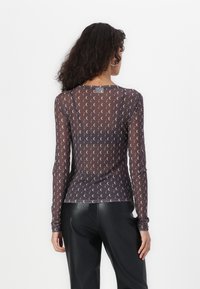 Noisy May NMJUDITH  ciemnoszary