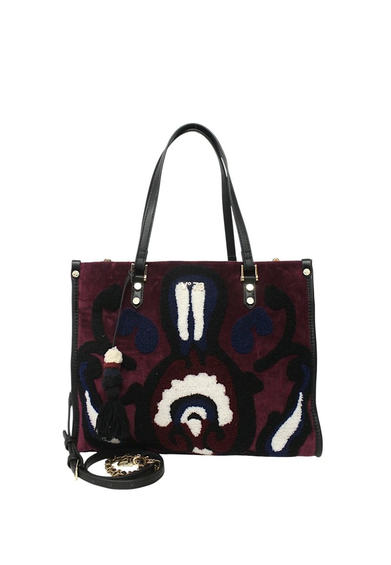 Borsa a tracolla ricamata in velluto bordeaux scuro con manici in pelle nera. Presenta un colorato motivo floreale, dettagli in oro e una tracolla removibile.