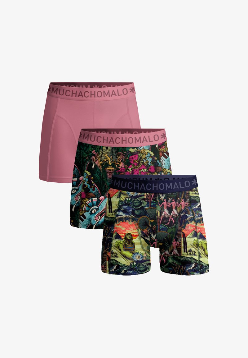 Trois boxers empilés, comprenant un modèle uni rose, un imprimé multicolore de style aztèque et un imprimé à thème égyptien, tous avec des ceintures élastiques de marque.