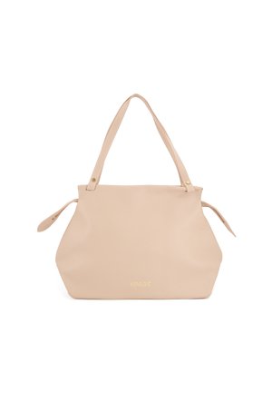 Stor beige læder tote taske med to korte håndtag, tryklås og prægede logo. Glat tekstur og blødt struktureret form.