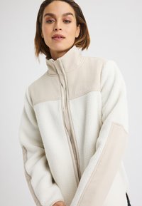 Röhnisch PHOEBE PILE - Fleecejacka - peyote beige