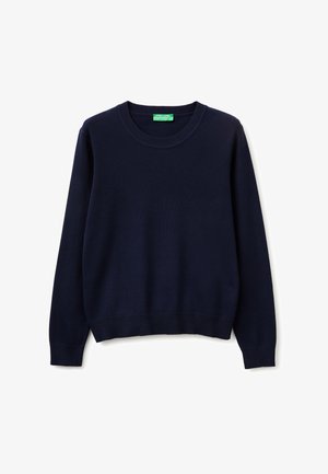 Marineblauer Langarm-Pullover mit Rundhalsausschnitt, gerippten Bündchen und Saum, flach auf einem weißen Hintergrund ausgebreitet.
