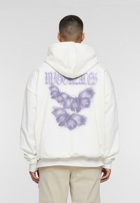 Hvid sweatshirt med hætte, med et lilla sommerfugl grafik på ryggen, ribbede manchetter og en afslappet pasform, lavet af blødt materiale.