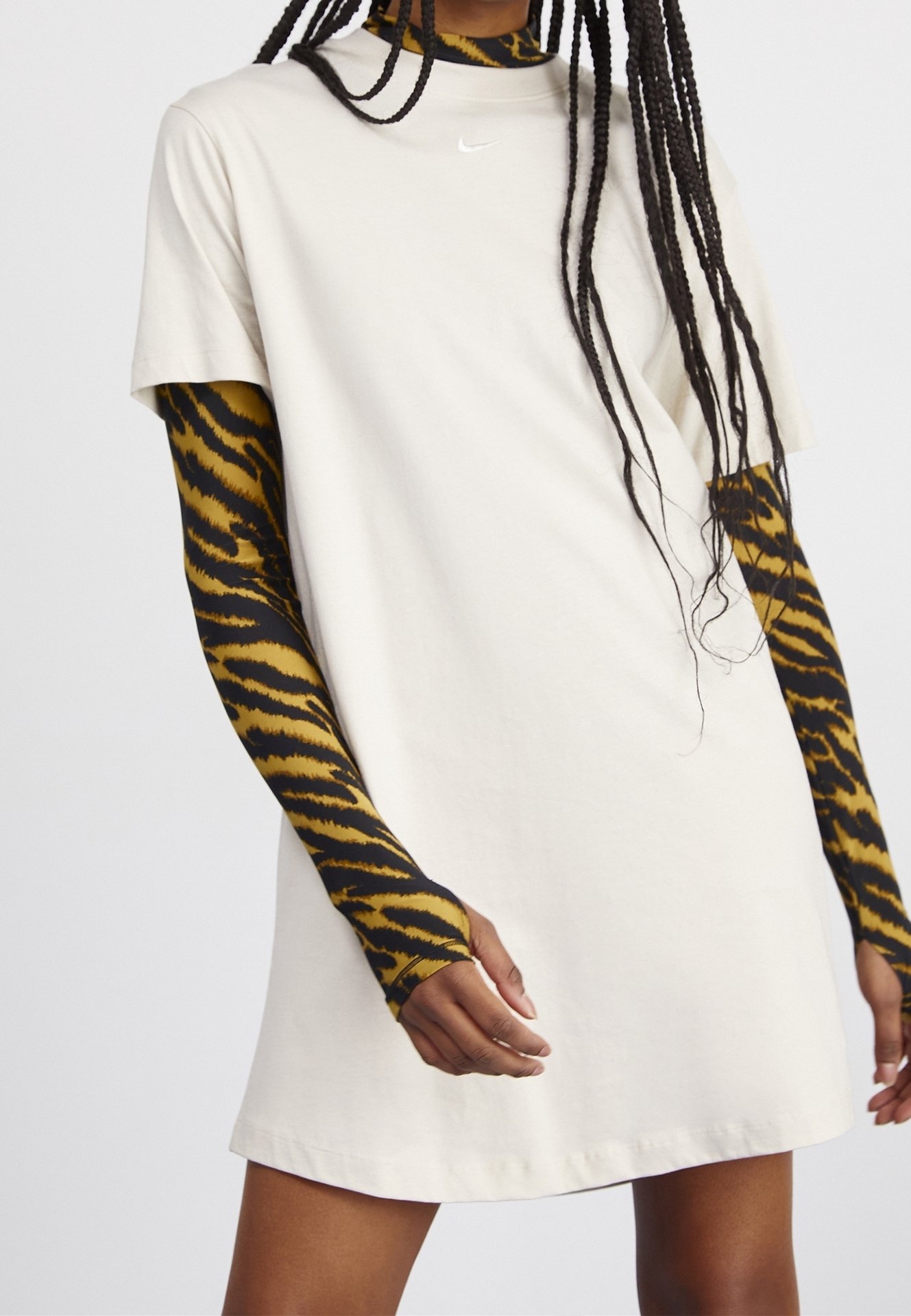 Nike Sportswear Jersey dress - off-white - (Pre-owned) - Zalando.ie Nike Sportswear Jersey dress - off-white - (Pre-owned) - Zalando.ie
