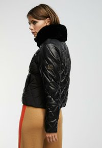 Thumbnail Image 8