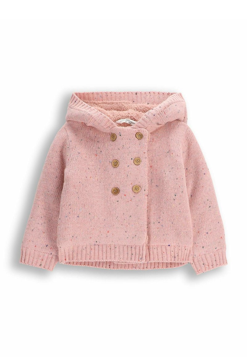 Różowy dzianinowy kardigan dziecięcy z kapturem, podwójny rząd sześciu brązowych guzików oraz ściągacze na mankietach i dolnej krawędzi, splatany z wielokolorowej włóczki.
