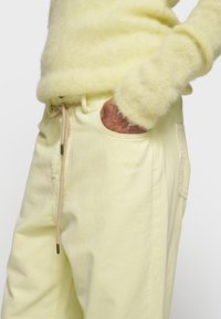 10DAYS STRAIGHT  żółty