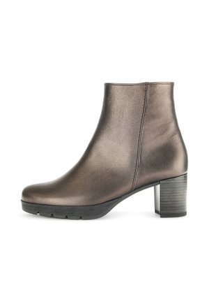 Bottine en bronze métallique avec une texture lisse, un bout arrondi et un large talon noir. Design minimaliste avec un détail de zip sur le côté.
