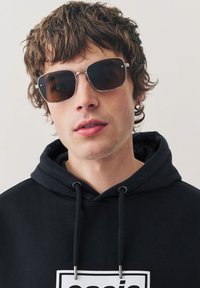 Next REGULAR FIT - GRAPHIC PRINT LICENSE  - Hoodie - black