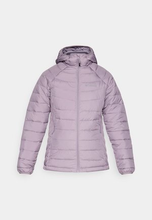 Lys lilla, isolert pufferjakke med hette, med glidelås foran, ribbede mansjetter og sydde linjer for en teksturert design.