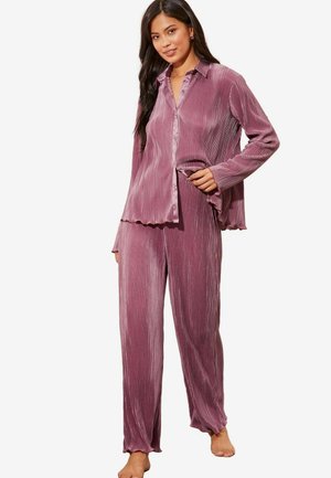 Pyjama-Set in Helllila, mit gerippter Textur, langen Ärmeln, einer Knopfleiste und passenden Hosen mit gewellten Säumen.