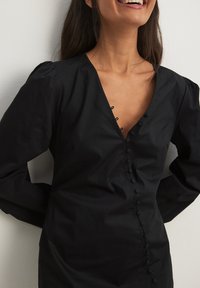 NA-KD BUTTONED LONG SLEEVE MINI  - Marškininė suknelė - black