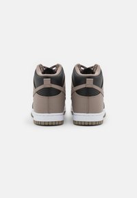 Nike Sportswear DUNK HIGH - Sapatilhas de cano alto - black/moon fossil